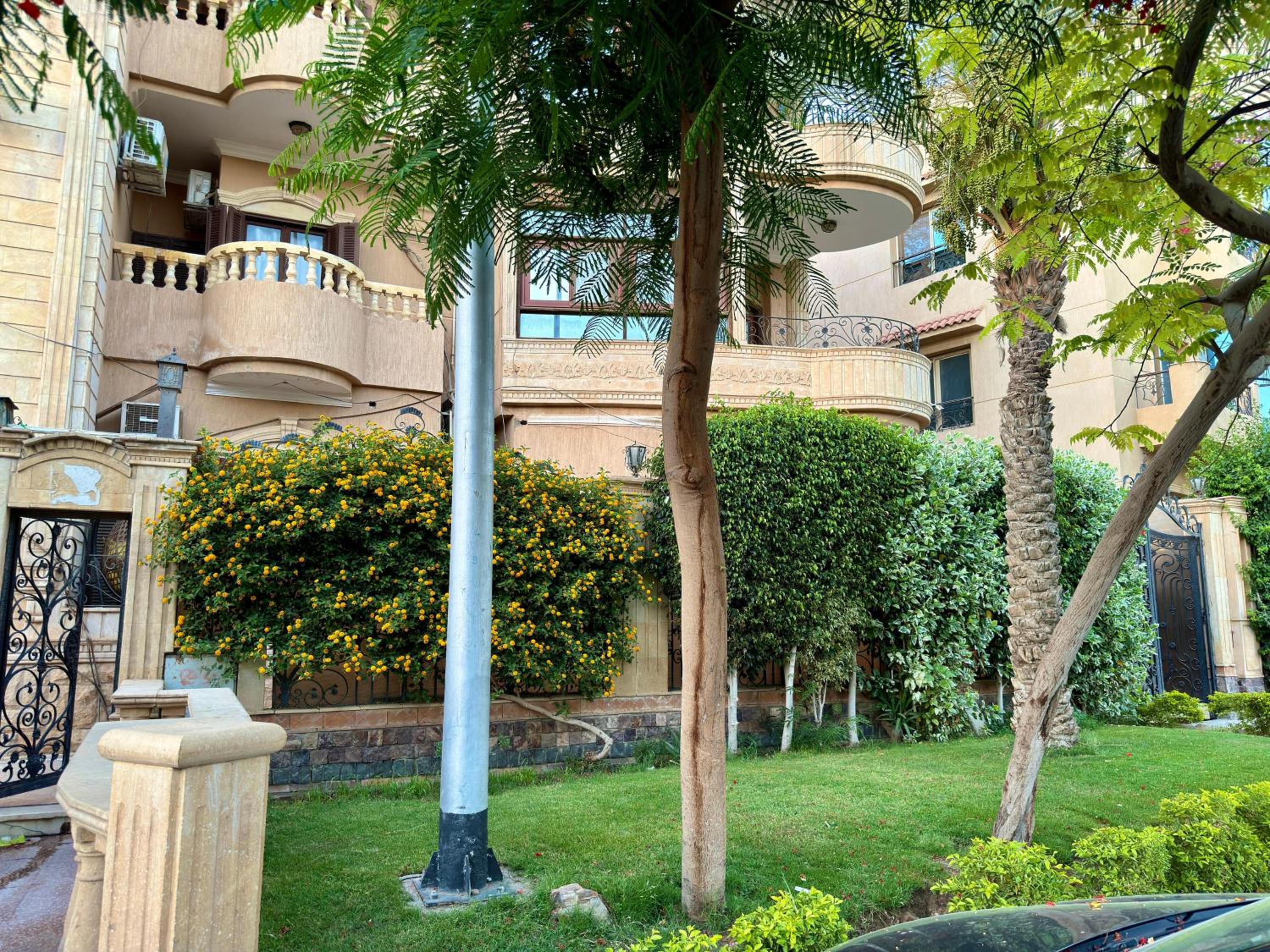 Peaceful Garden-View Apartment in private villa