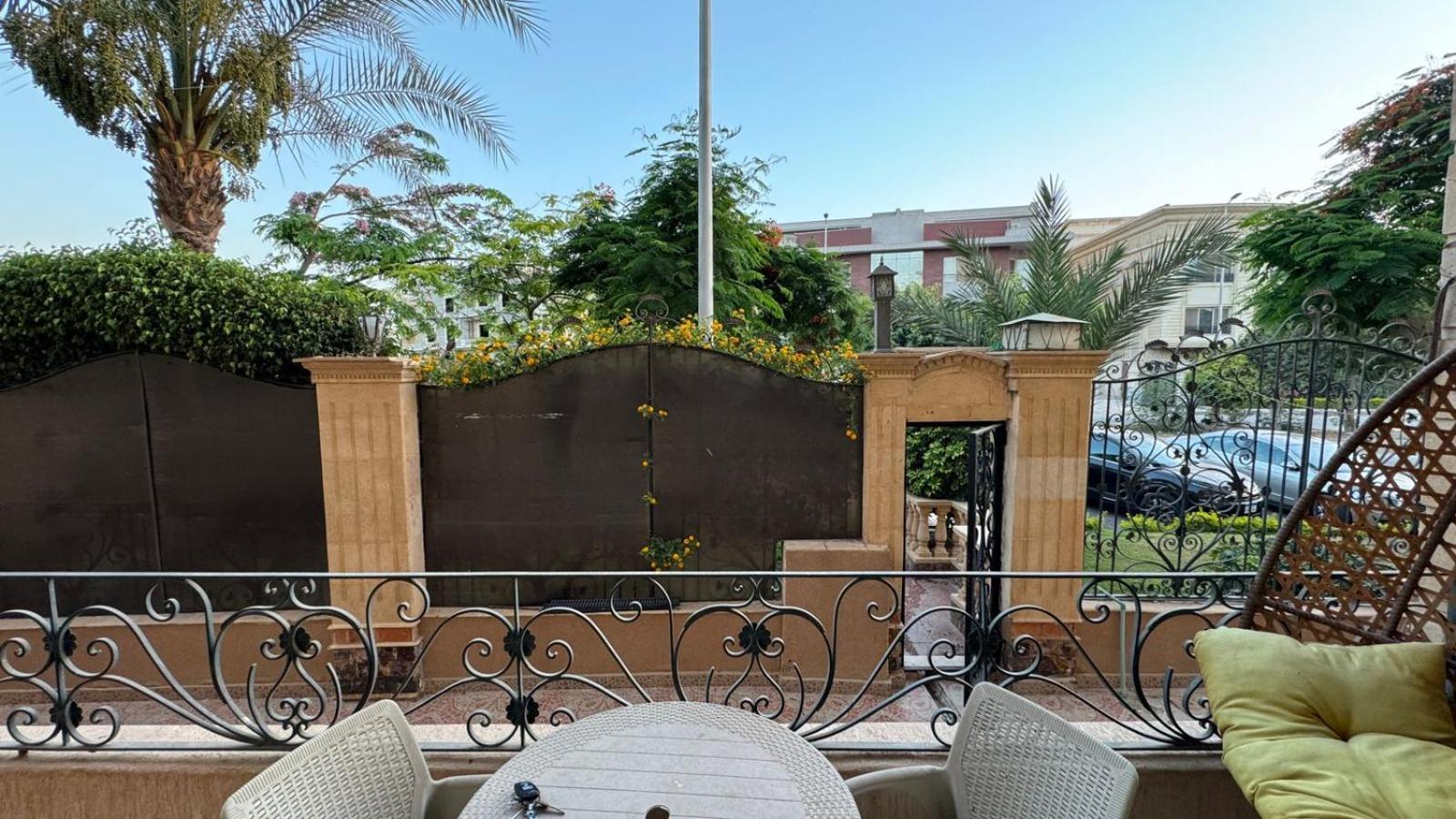Peaceful Garden-View Apartment in private villa