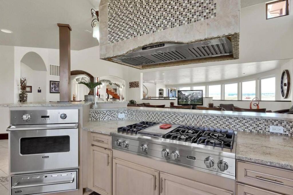 Luxury Mansion Retreat Sleeps 20 Panoramic VIEWS view 2