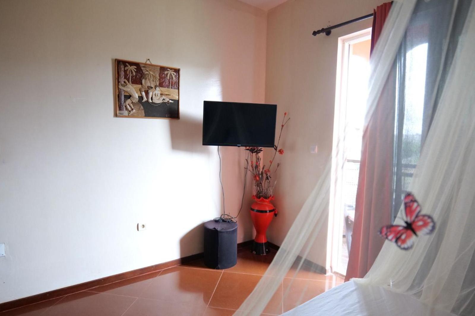 Tarrafal House