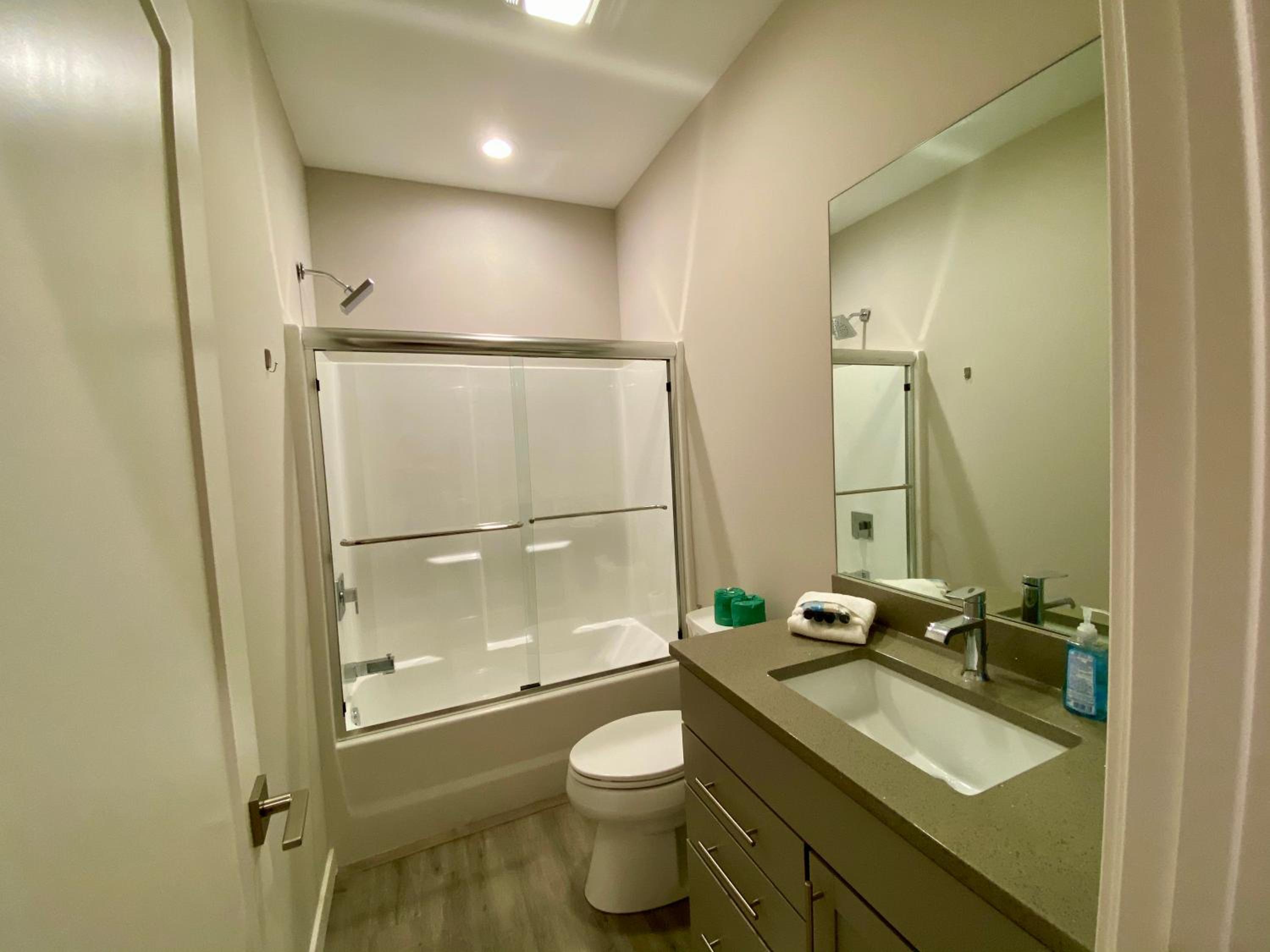 3B Burkes Beach- Apartment, Close to beach, FREE Activities Included view 5