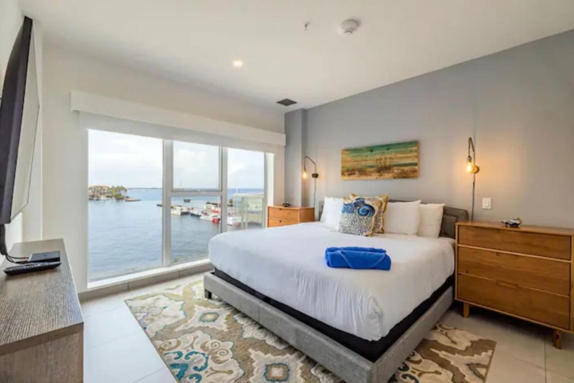 Apartment condo with ocean and harbor views Oranjestad, Aruba