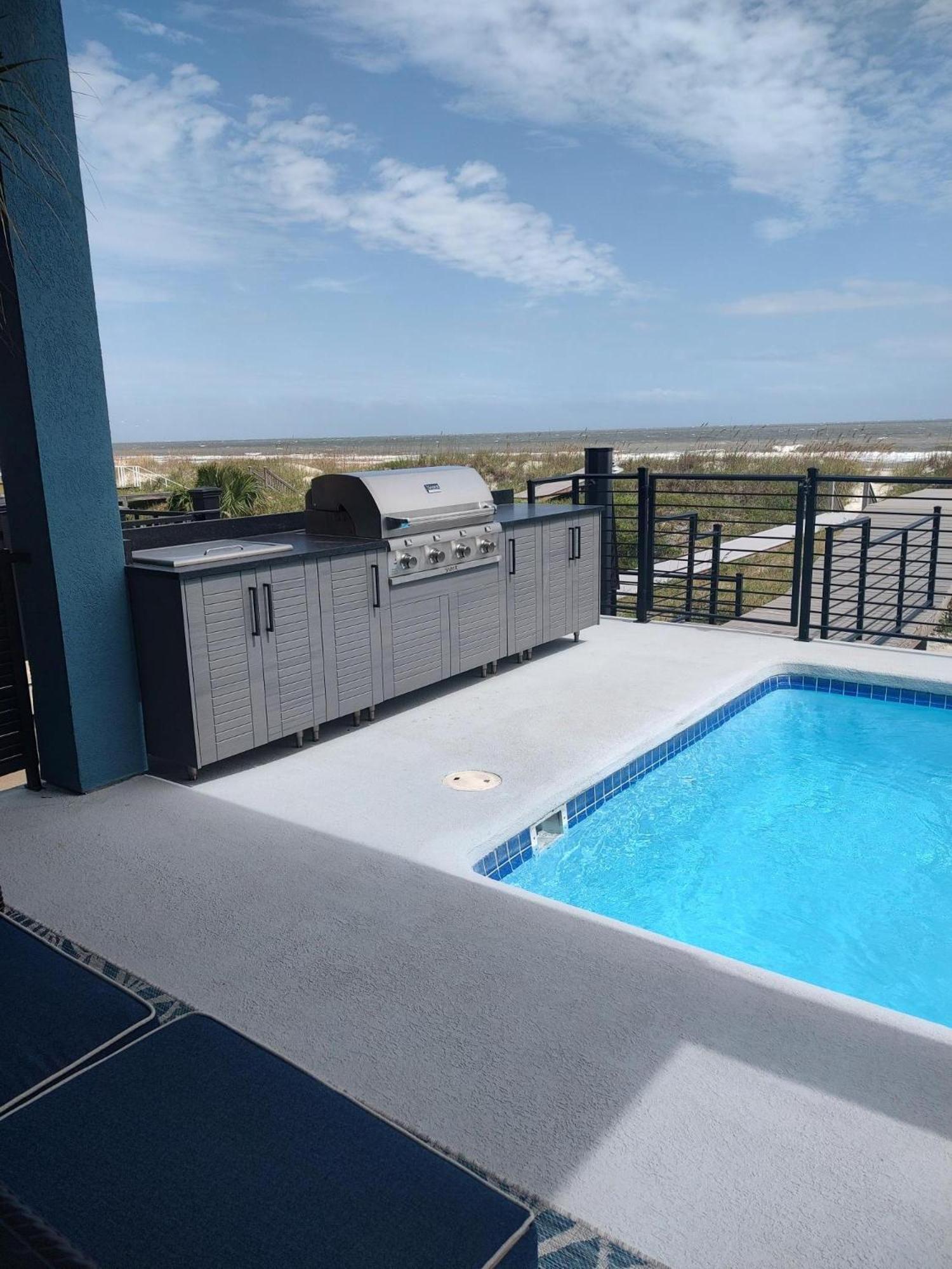 7 Singleton Beach Place- Oceanfront, Private Pool, Renovated, FREE Activities Included