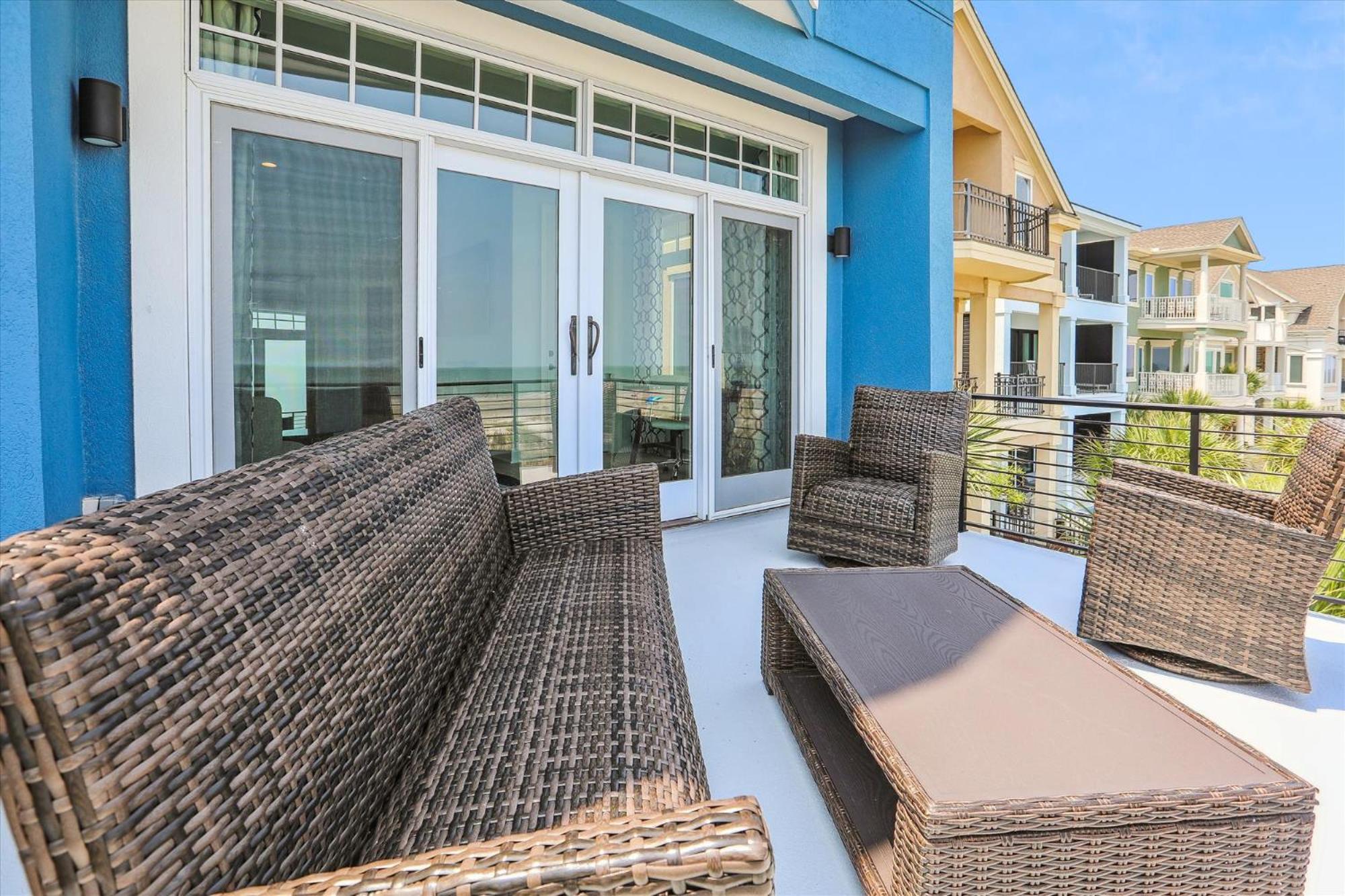 7 Singleton Beach Place- Oceanfront, Private Pool, Renovated, FREE Activities Included