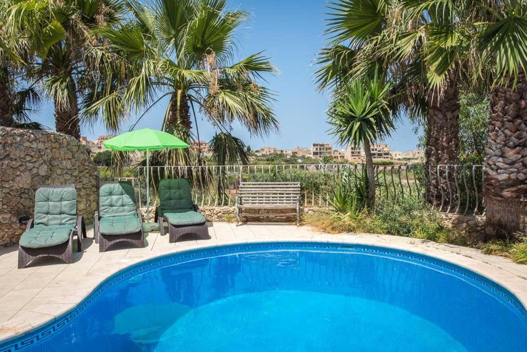4 Bedroom Farmhouse with Private Pool & Views