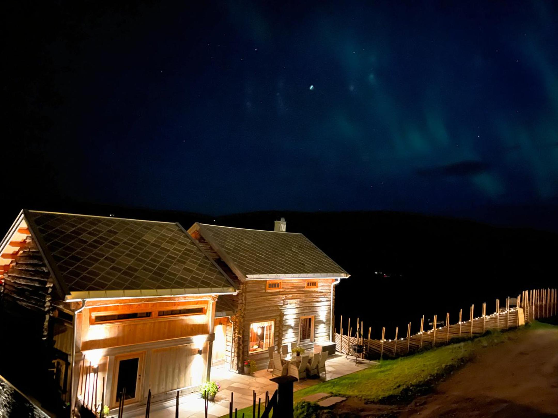 Rudland Gård - Unik gårdsovernatting i stabbur fra 1750 view 2