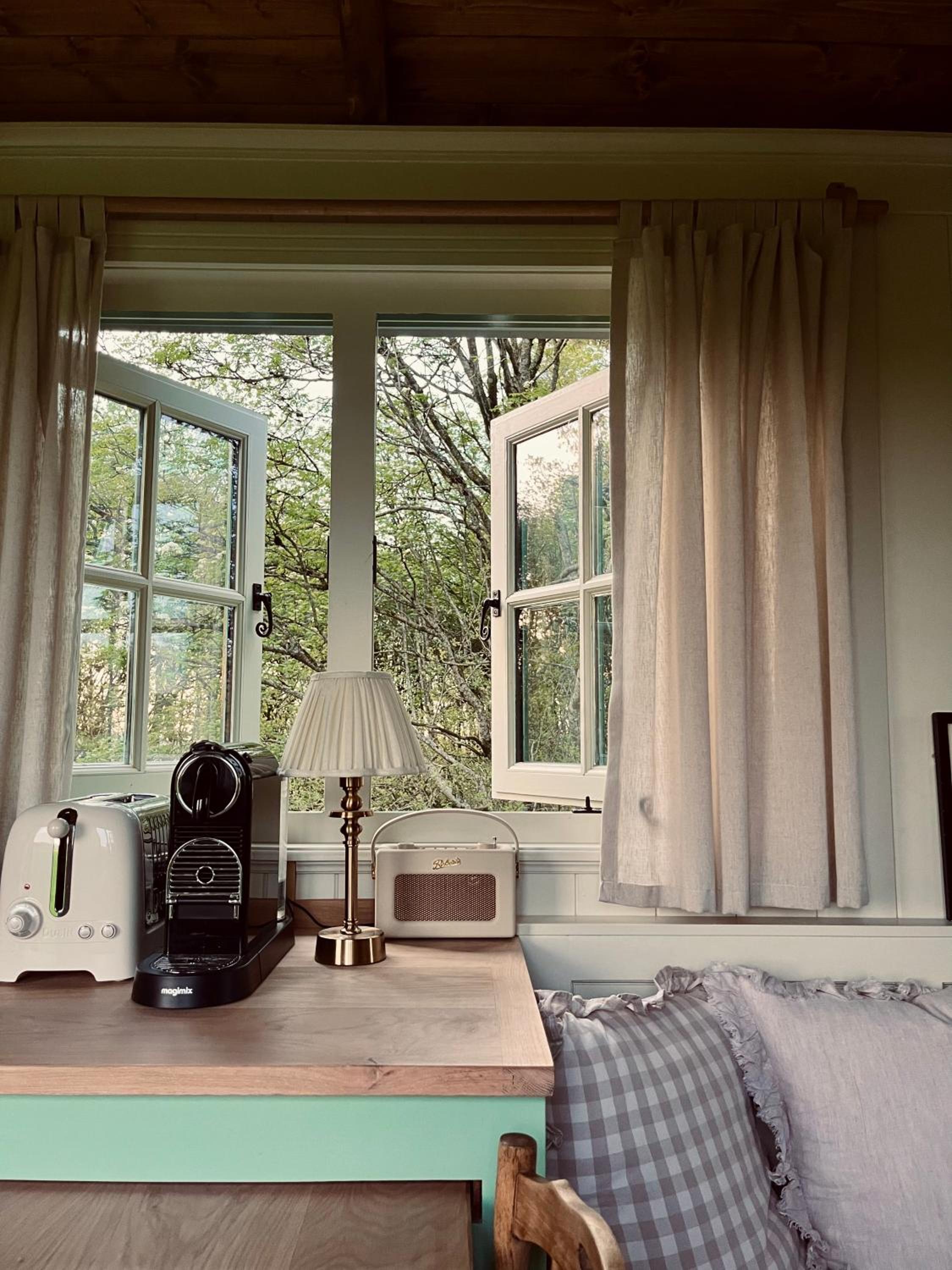 The Green Shepherd, a charming authentic cabin surrounded by beautiful countryside