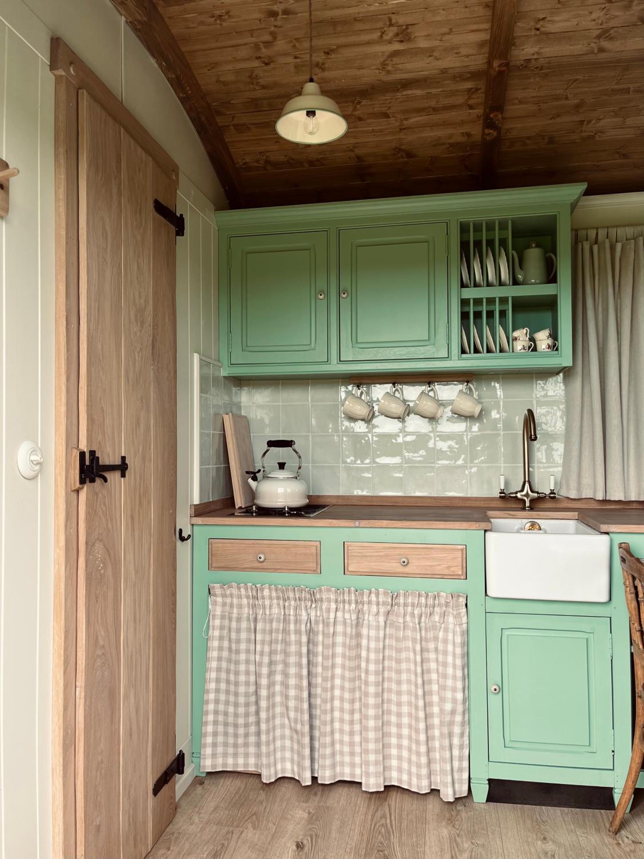 The Green Shepherd, a charming authentic cabin surrounded by beautiful countryside