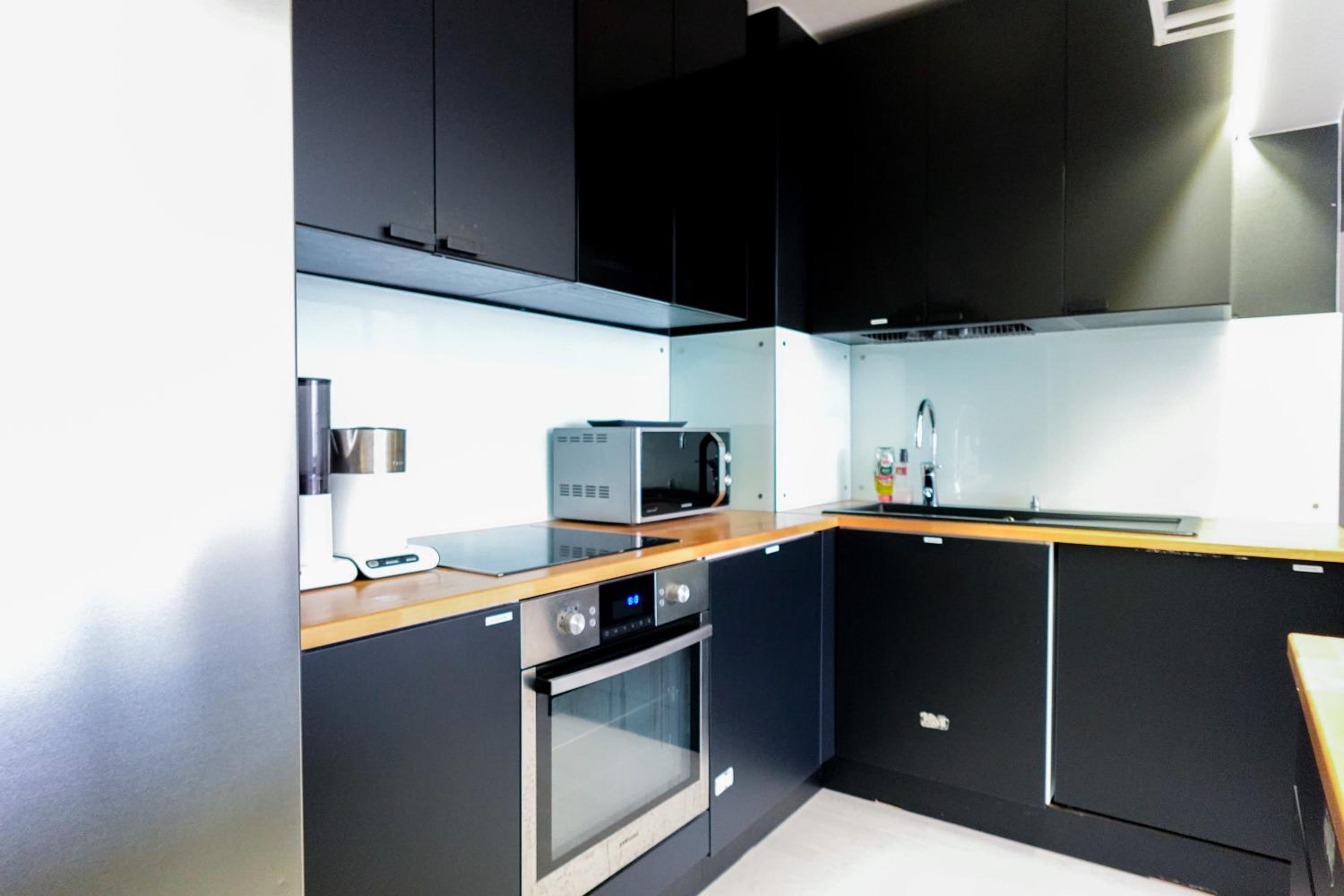 GuestFirst- Vibrant Helsinki Stay 5 Min to Design District