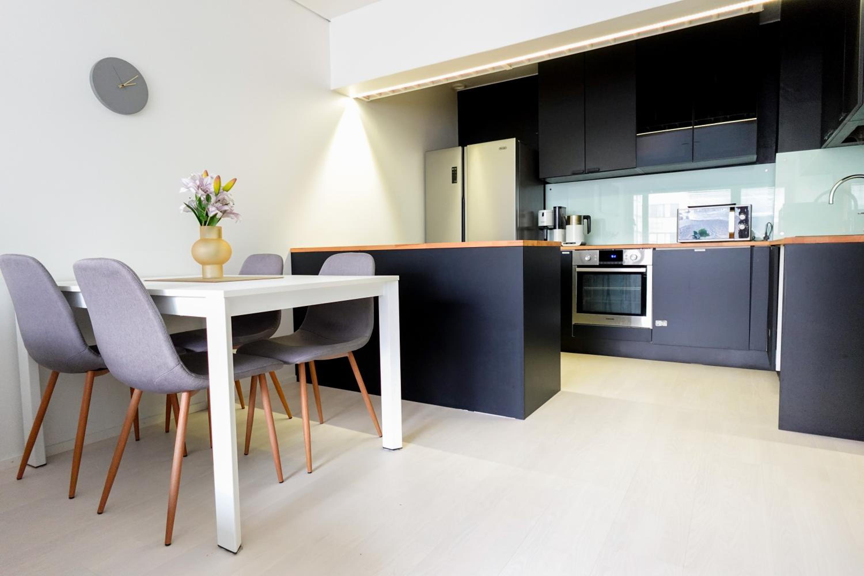 GuestFirst- Vibrant Helsinki Stay 5 Min to Design District