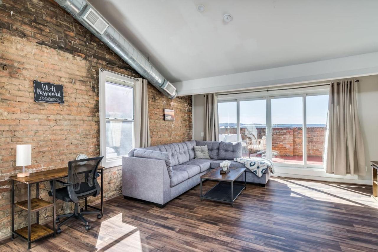 2BR with amazing views - UC - OTR - Downtown view 3