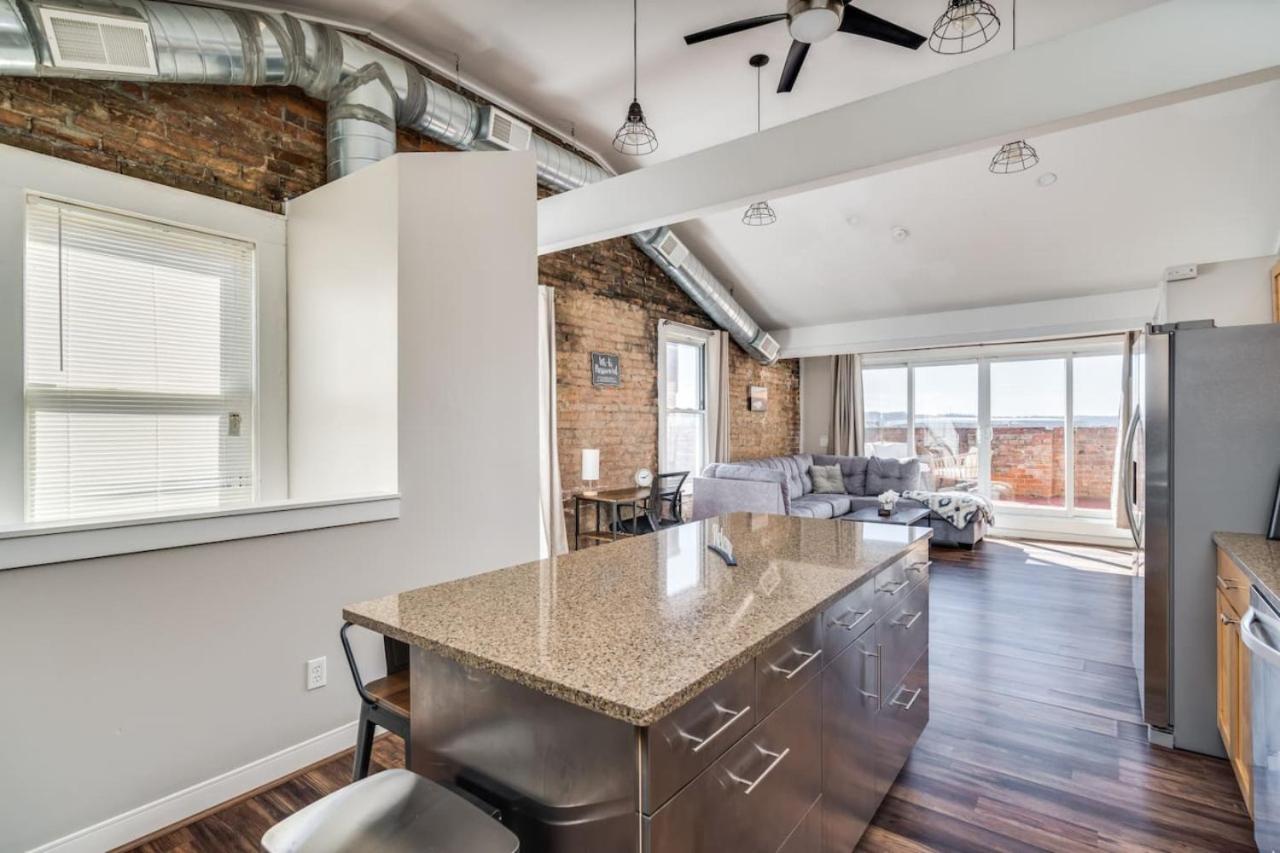 2BR with amazing views - UC - OTR - Downtown view 4