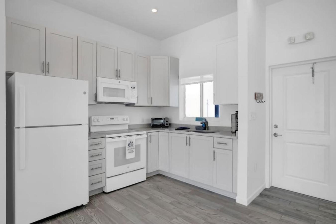 Ocean Front Breeze in Paradise view 5