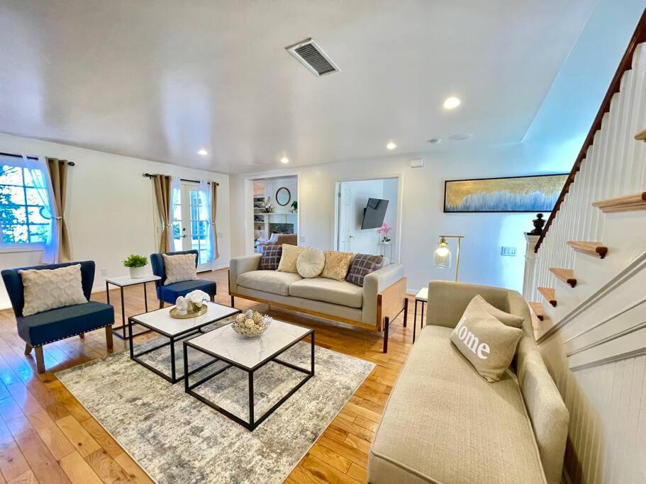 New Charming Spacious Disneyland Pool Home view 5