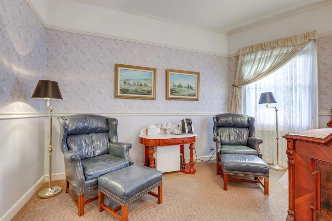Romantic Victorian Getaway The Blue Room view 2