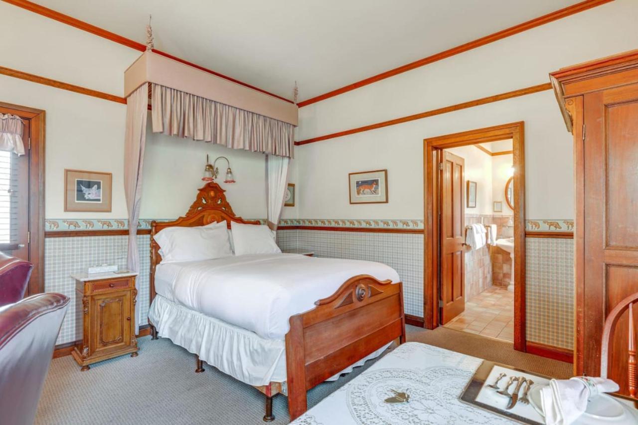 Romantic Victorian Getaway The Fox view 5