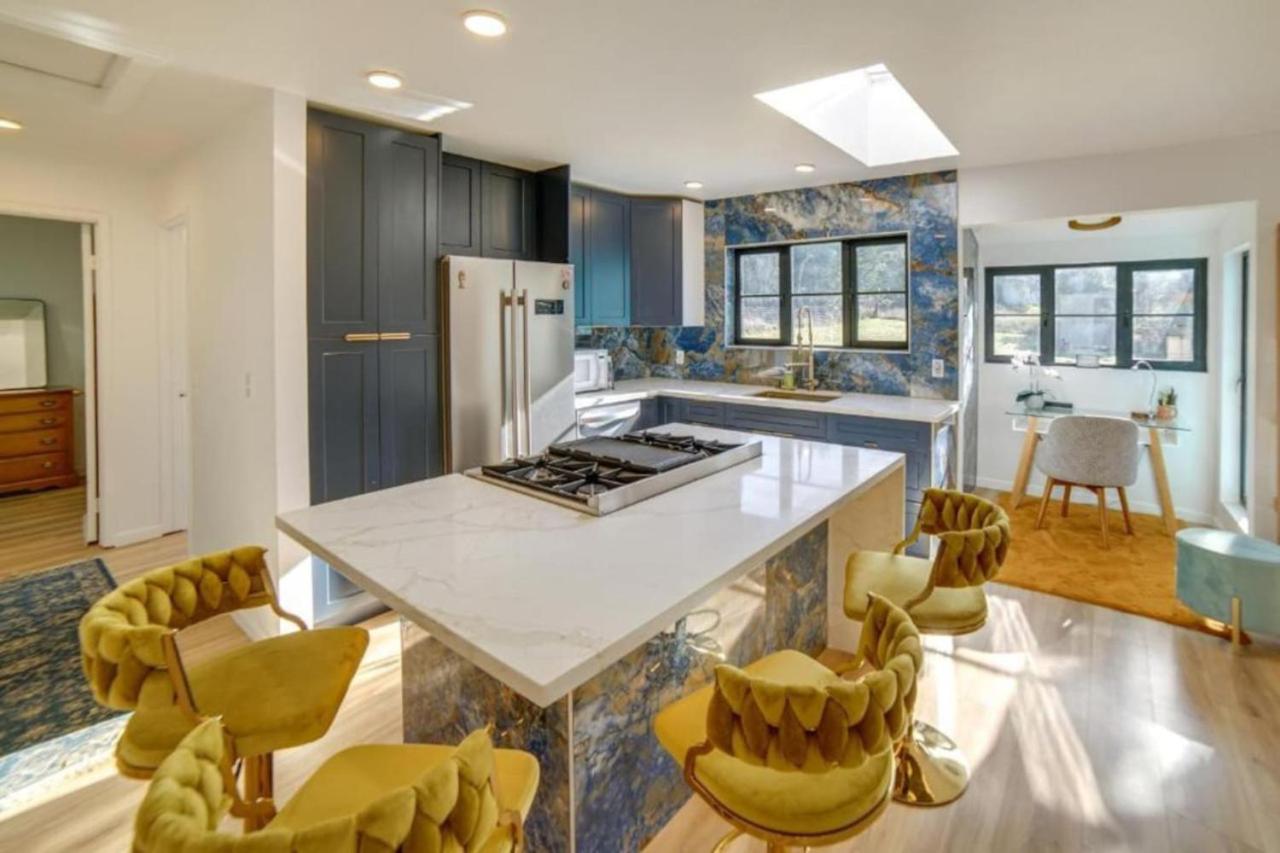 Sophisticated Country Home Steps from the Lake view 3