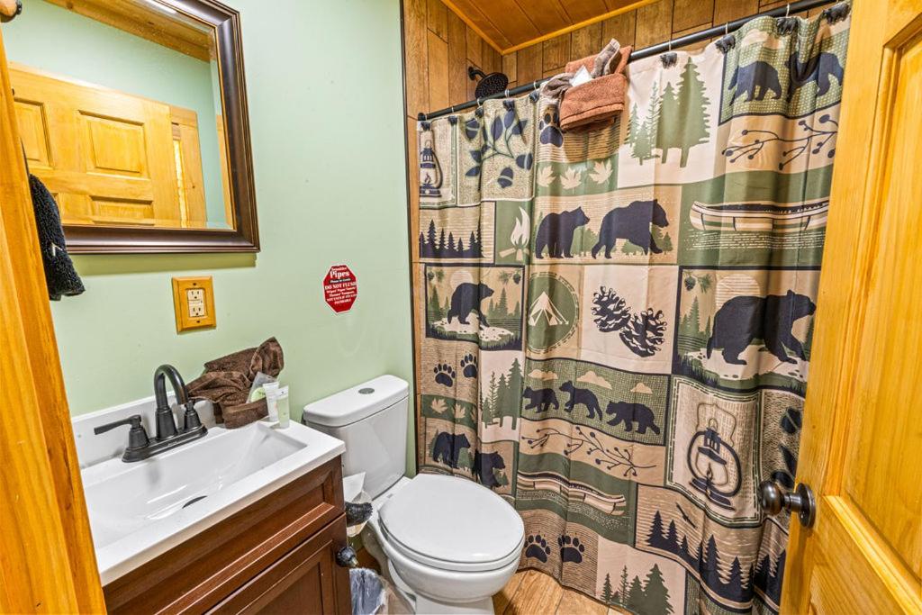 Lovely Tiny Cabin A Bearly Adventure! view 5