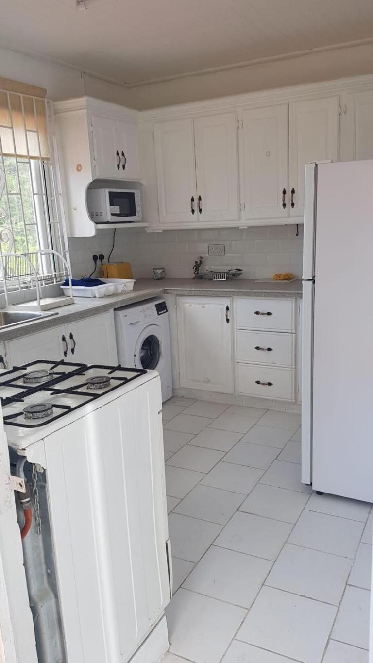 2 Bed House Sleeps 4 - A C and Sea Views