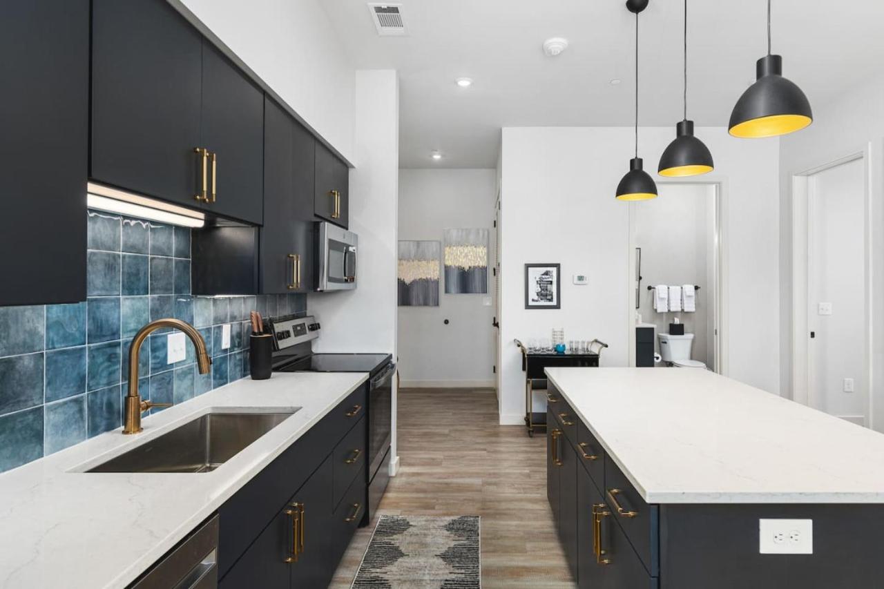 Upscale Music Row Corner Unit with Patio Rooftop with City View and Gym view 4