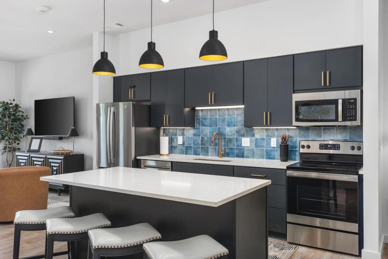 Upscale Music Row Corner Unit with Patio Rooftop with City View and Gym view 5