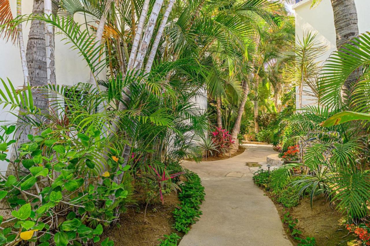 1BD-1BA Costa Azul Beachfront