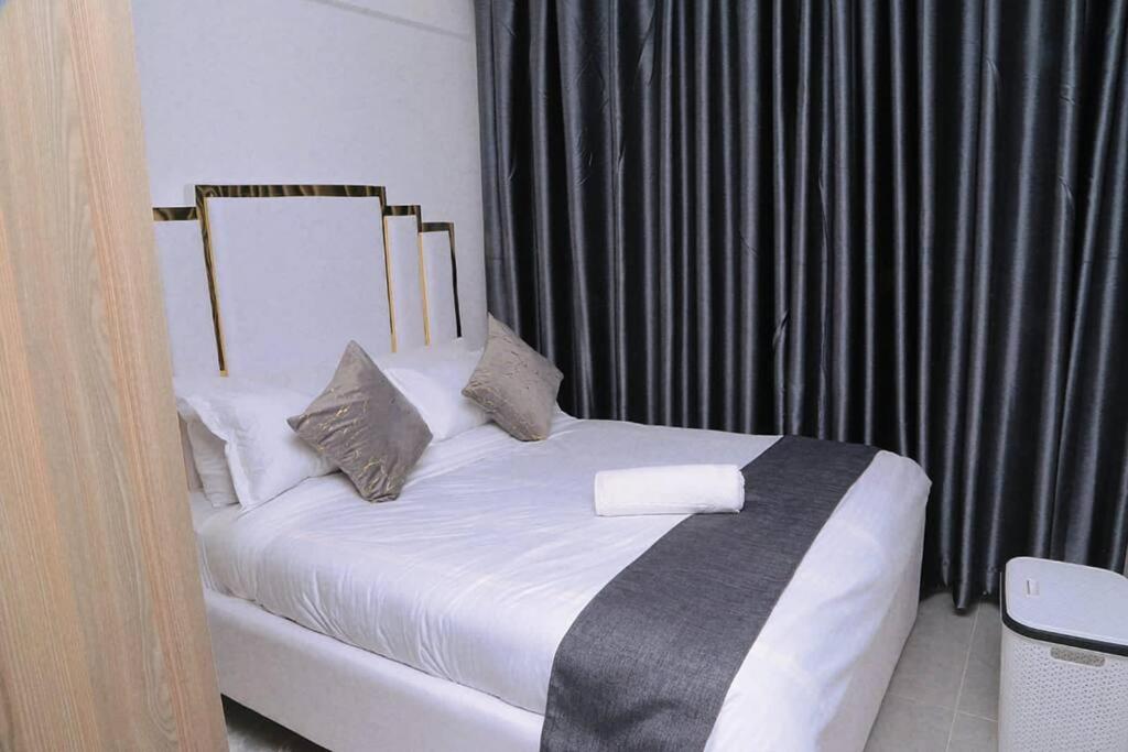 Cozy One bedroom with study at Valley Heights Apartments view 2