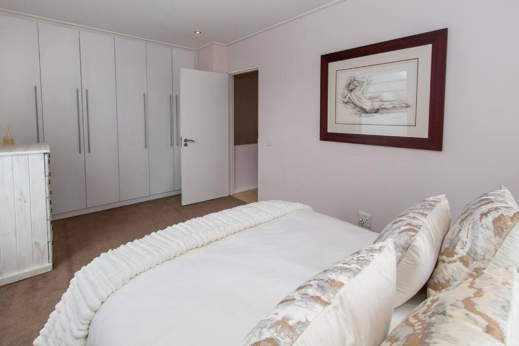 Spectacular Avenues Fresnaye