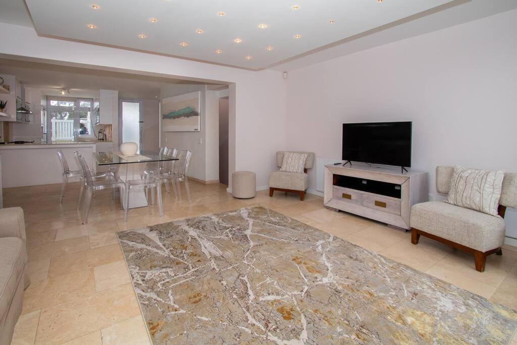 Spectacular Avenues Fresnaye