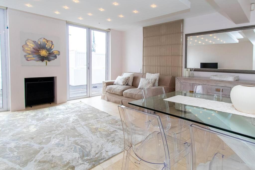 Spectacular Avenues Fresnaye
