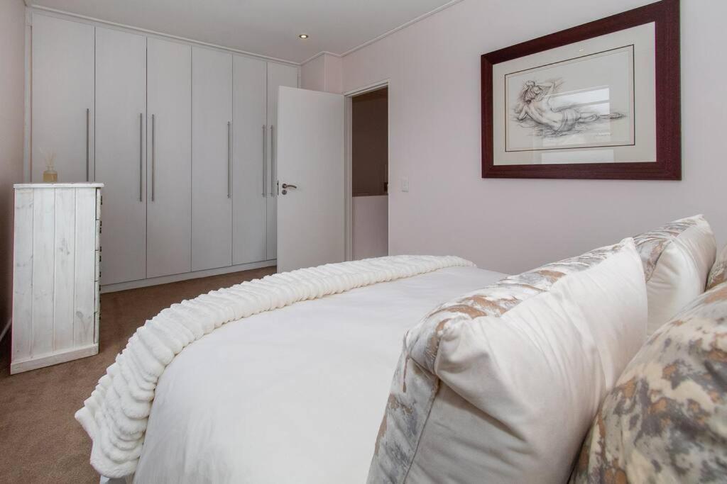 Spectacular Avenues Fresnaye