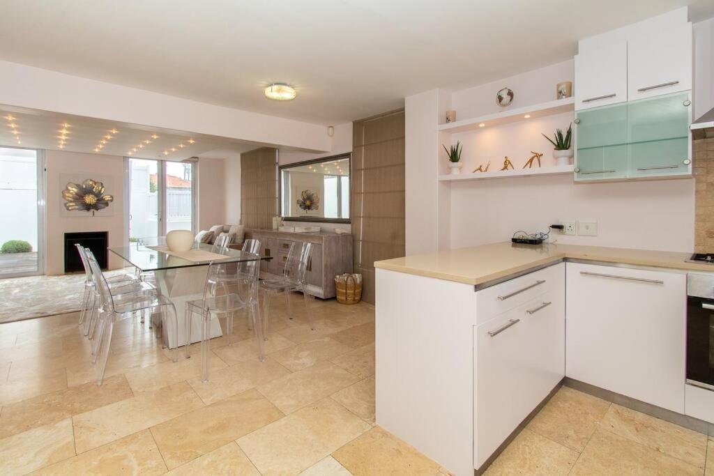 Spectacular Avenues Fresnaye