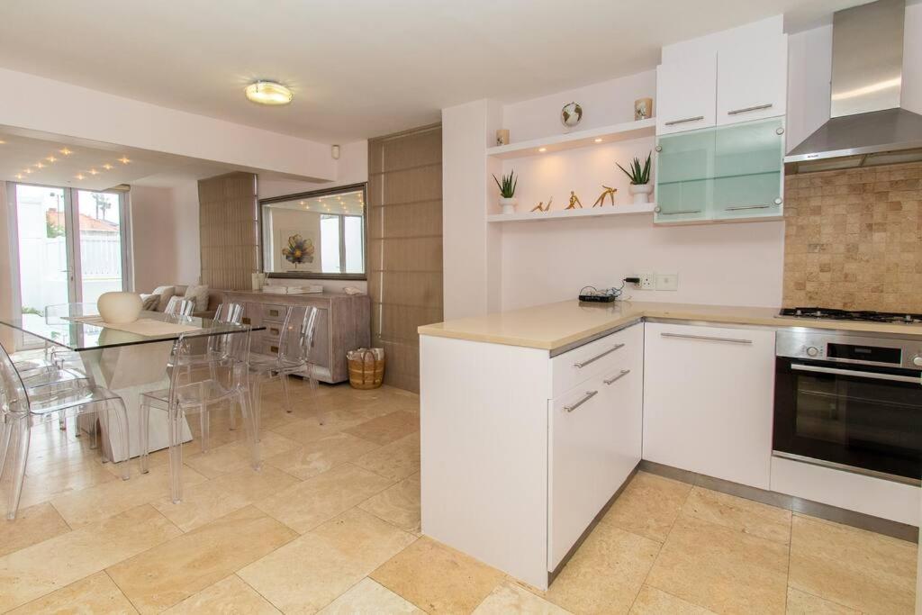 Spectacular Avenues Fresnaye