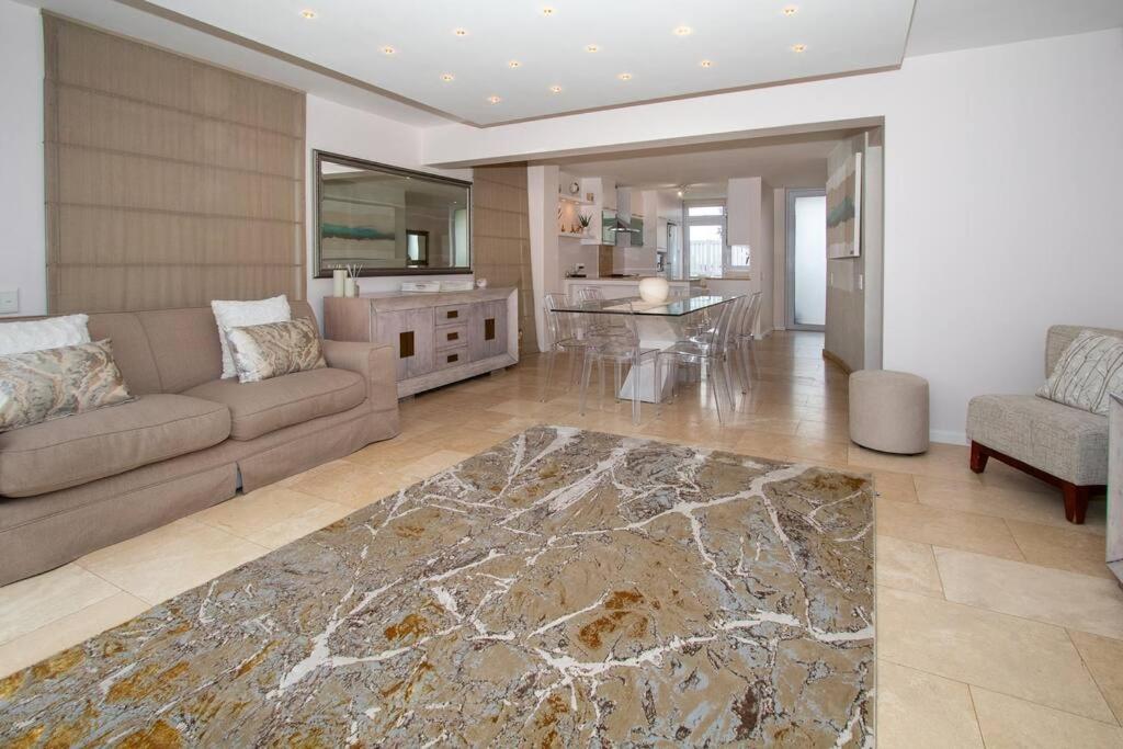 Spectacular Avenues Fresnaye
