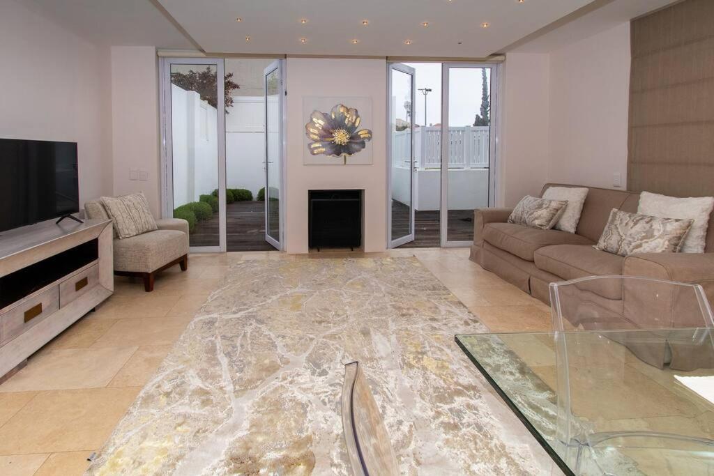 Spectacular Avenues Fresnaye