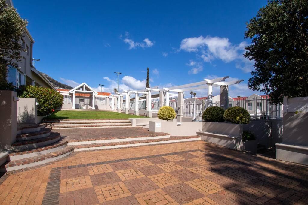 Spectacular Avenues Fresnaye