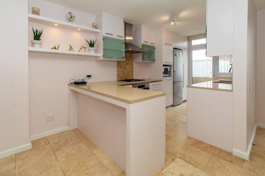 Spectacular Avenues Fresnaye