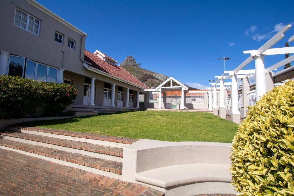 Spectacular Avenues Fresnaye