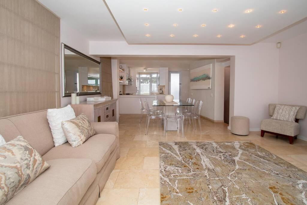 Spectacular Avenues Fresnaye
