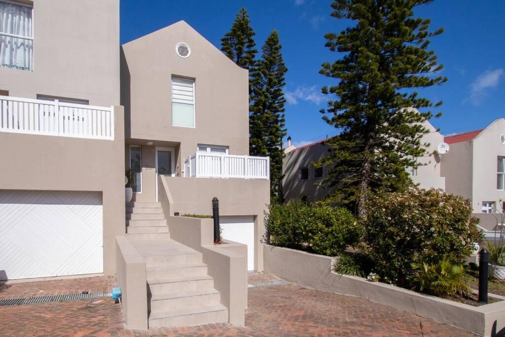 Spectacular Avenues Fresnaye
