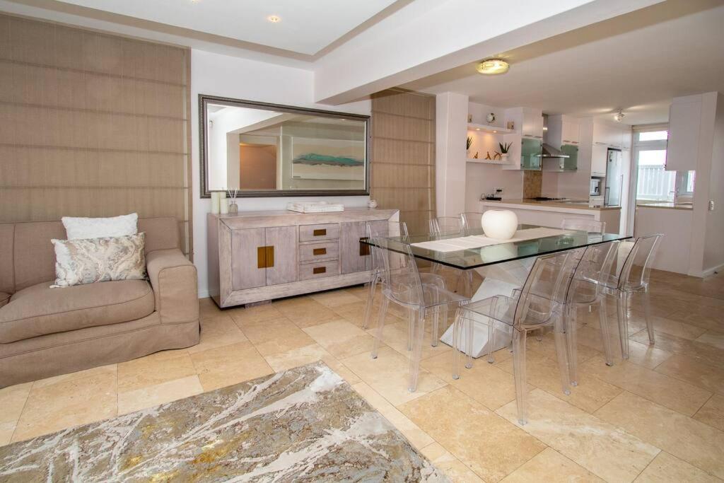 Spectacular Avenues Fresnaye