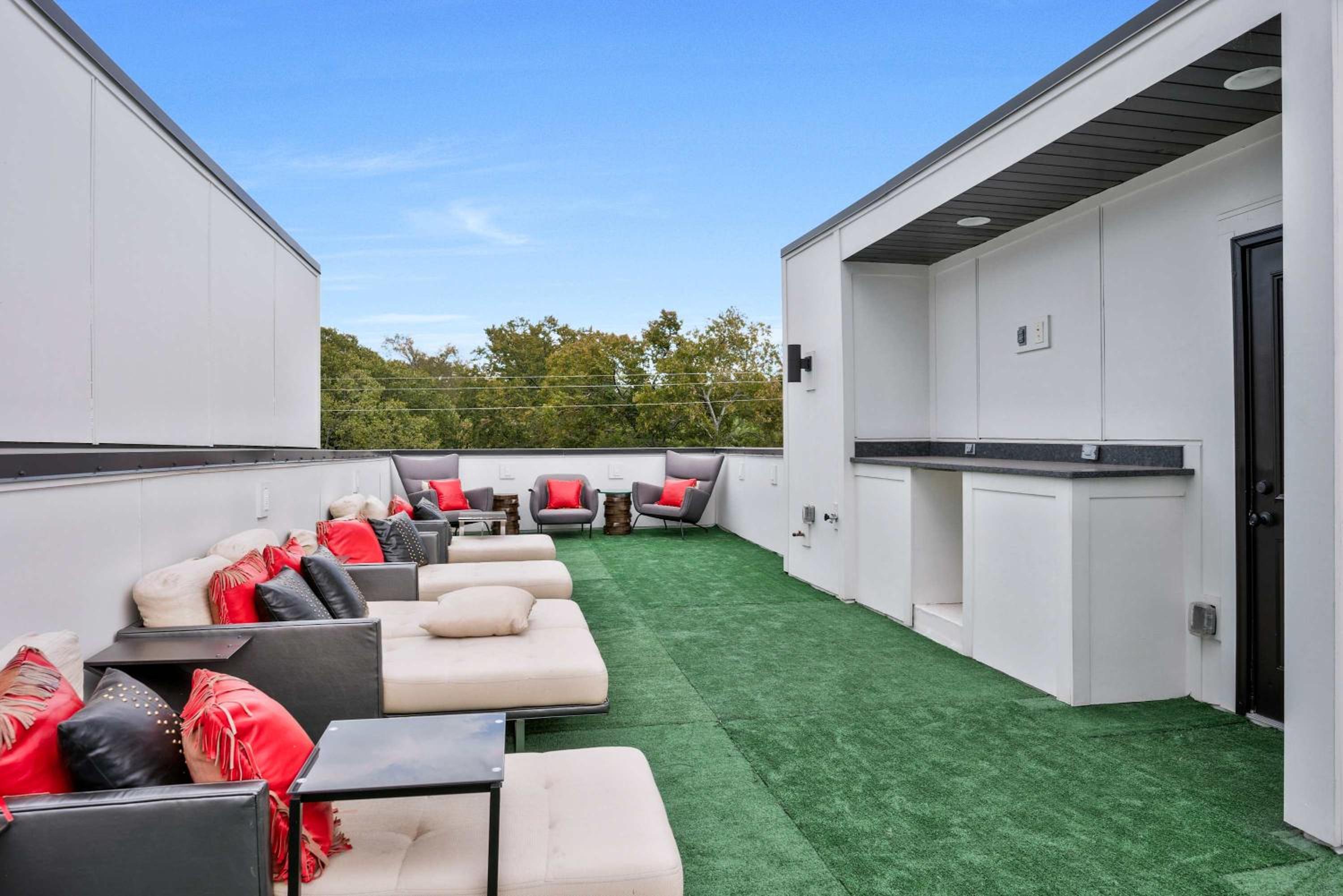 East Nashville home with rooftop view 3