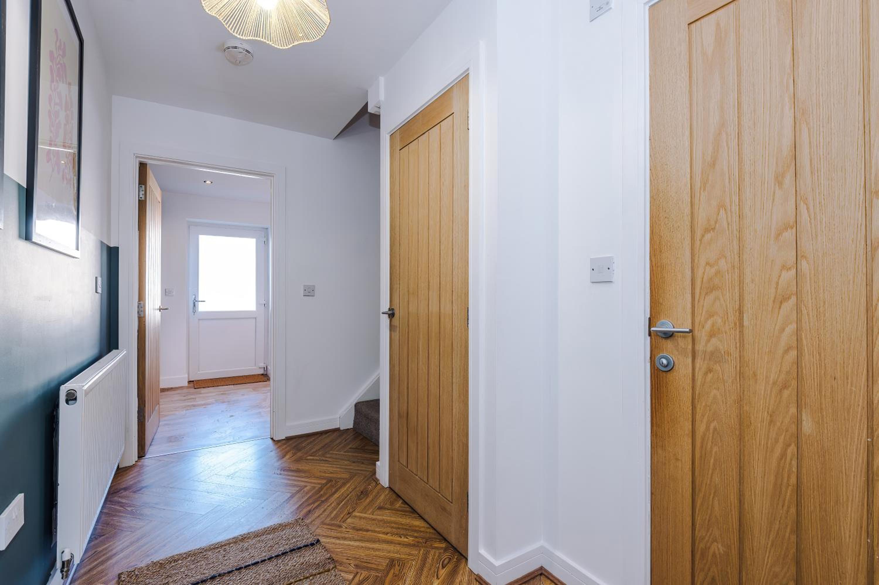 Stylish Grimsby 3-bedroom House with Wi-Fi & Parking Sleeps 6 by PureStay view 3