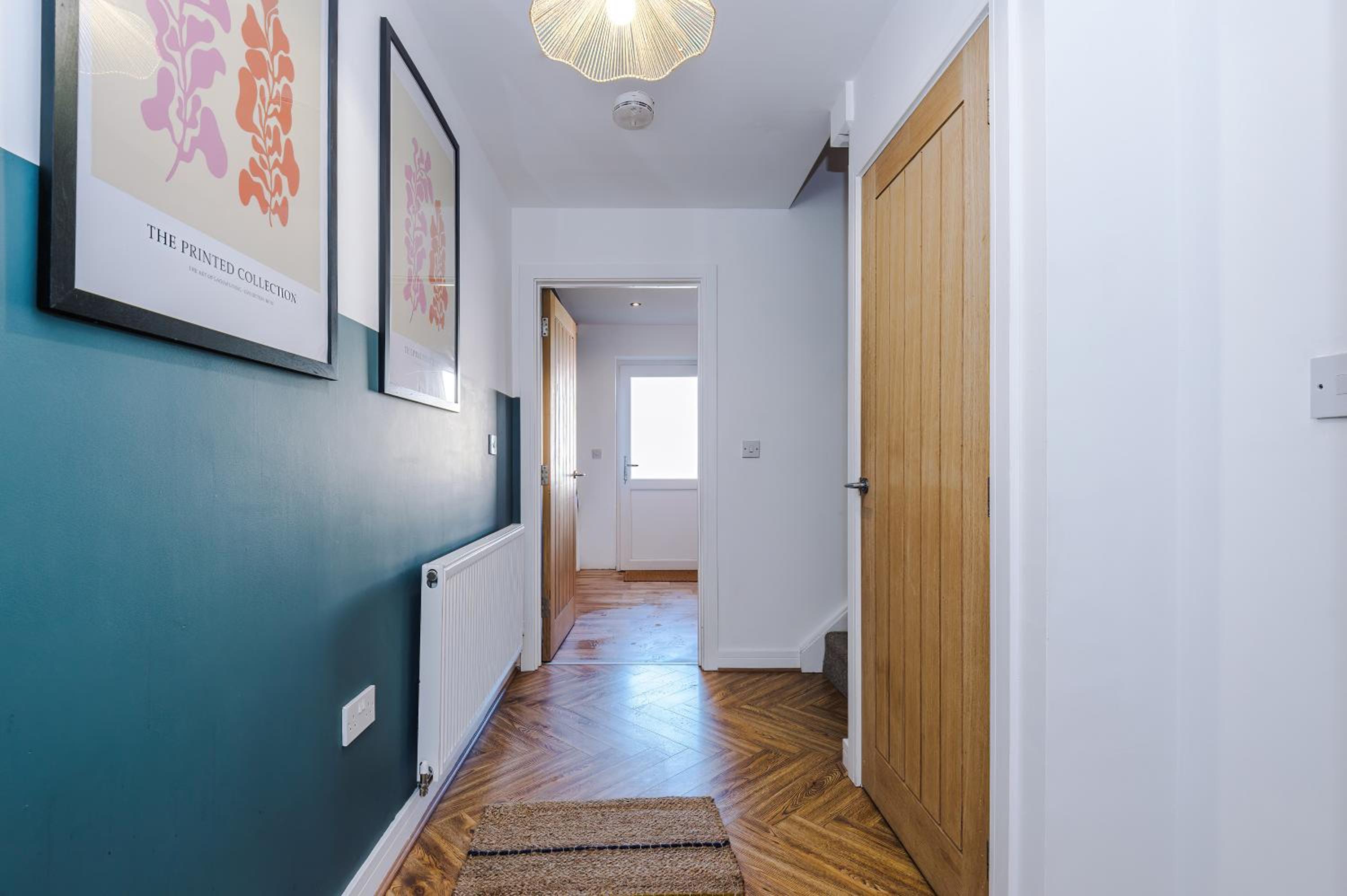 Stylish Grimsby 3-bedroom House with Wi-Fi & Parking Sleeps 6 by PureStay view 4