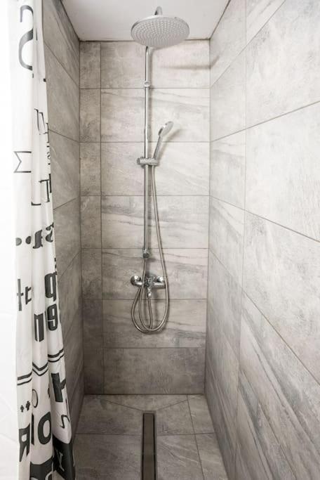 Hubstay - Klea's Downtown City Apartment Suite