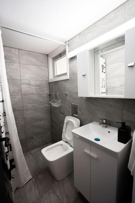 Hubstay - Klea's Downtown City Apartment Suite