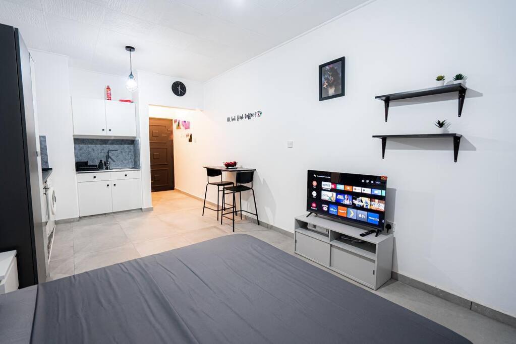Hubstay - Klea's Downtown City Apartment Suite