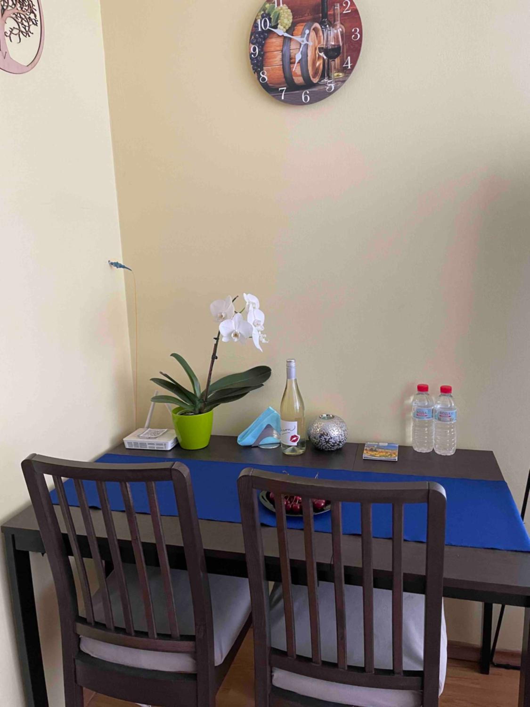 Blue Orchid Studio near airport & free parking