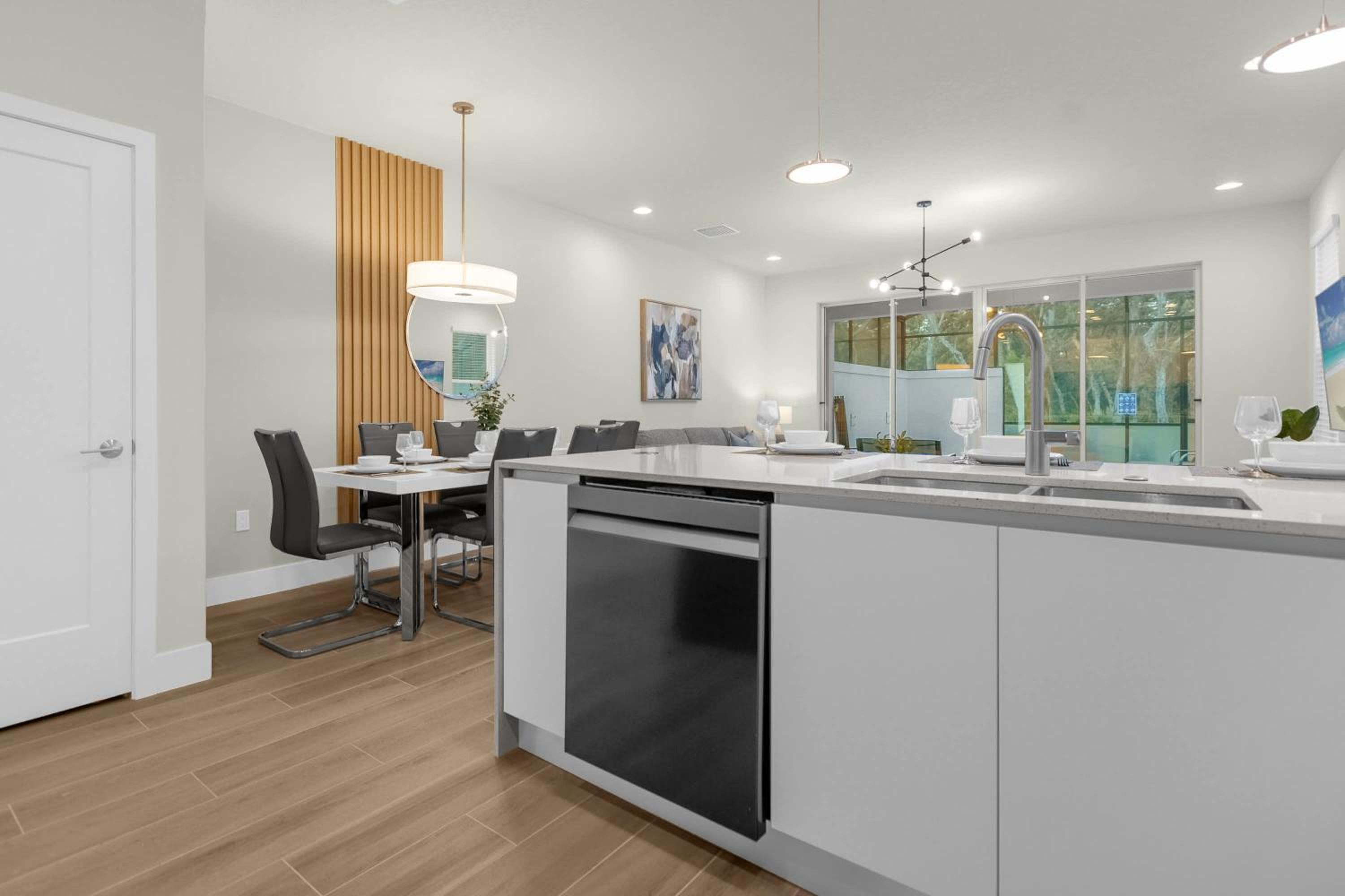 Upstay - Modern Family Townhome with Pool