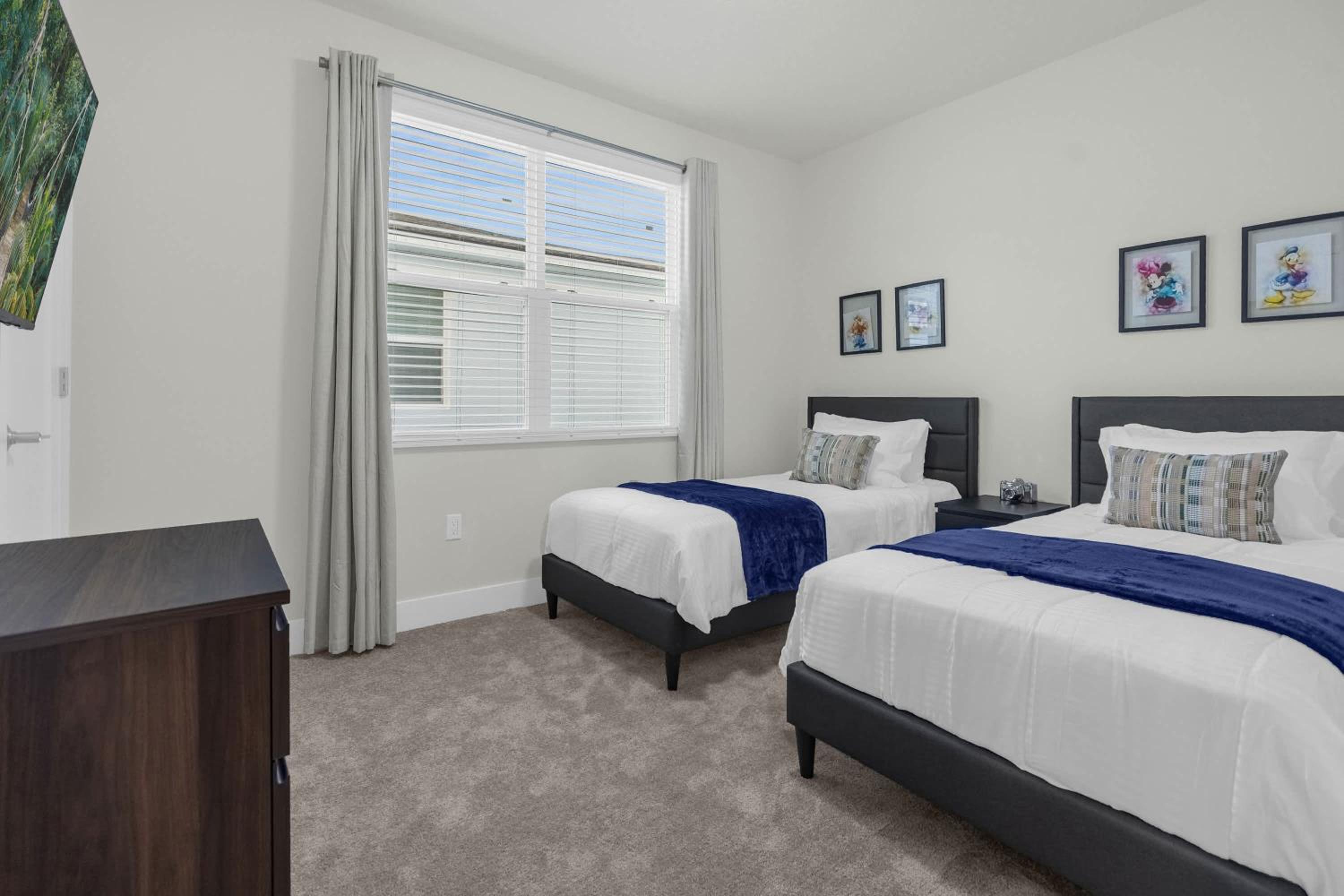 Upstay - Modern Family Townhome with Pool